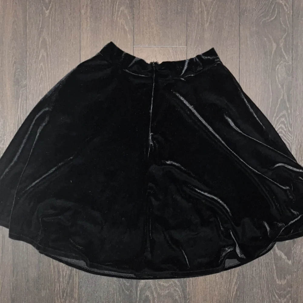 Velvet black circle skirt - Picture 6 of 9